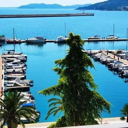 Jetties & Moorings * 卡瓦拉