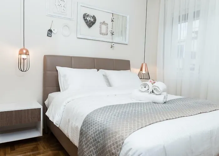 Jetties & Moorings * Cavala