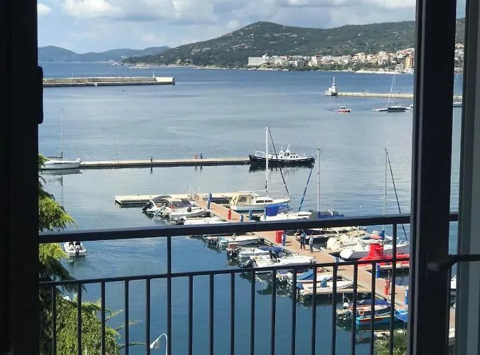 Jetties & Moorings * Kavala